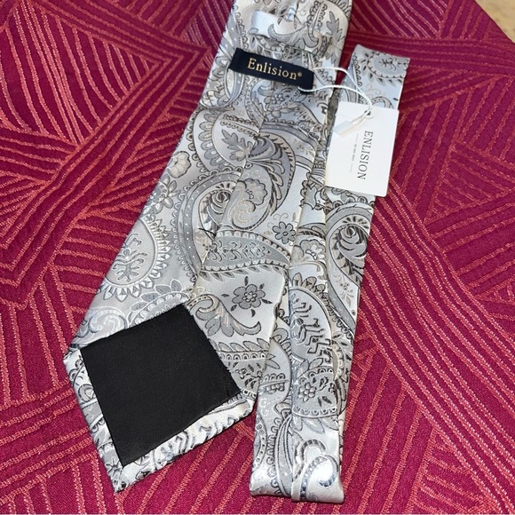 New nwt gray paisley Tie Enlision - Picture 4 of 4